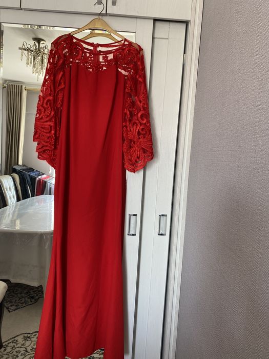 Срочно продам новый платья..