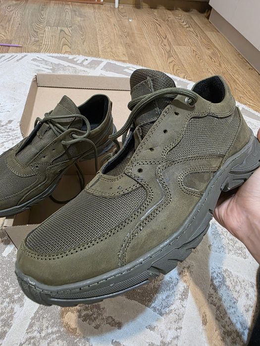 Продам новую кроссовку