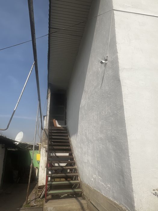 Үй сатылады квартирасымен