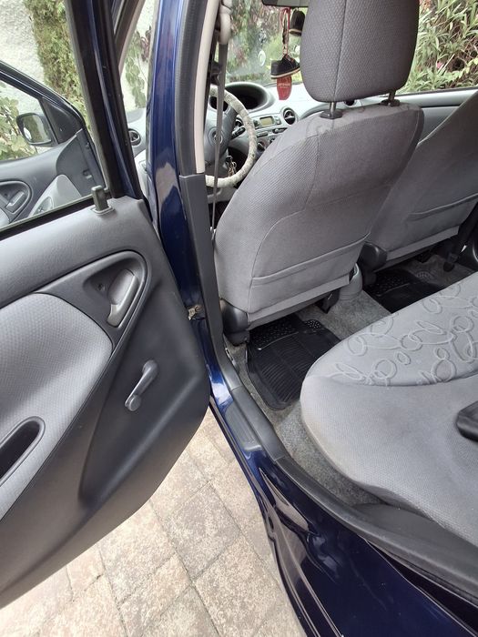 TOYOTA Yaris 2000 — imagine 5