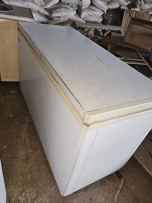 Продам морозильник