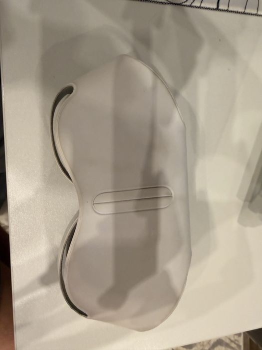 airpods max silver cu husa beige