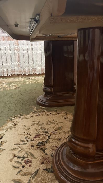 Продается стол обеденный