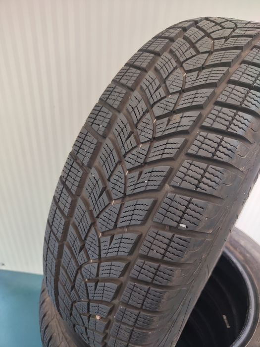 4 бр зимни 215/65/17 Goodyear