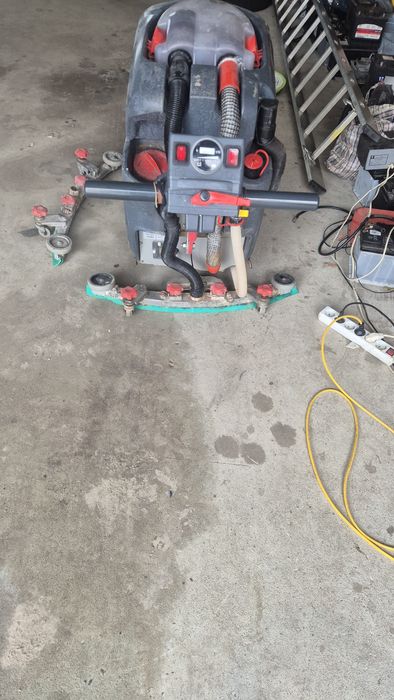 Машина за почистване на под