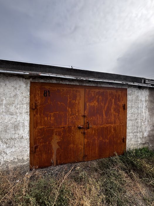 Ворота гаража продается