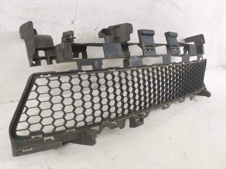 Grila Inferioara Bara Fata Dacia Logan 2 2013 2014 2015 2016, Sandero