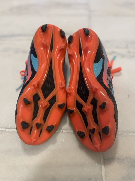 Papuci de fotbal cu messi