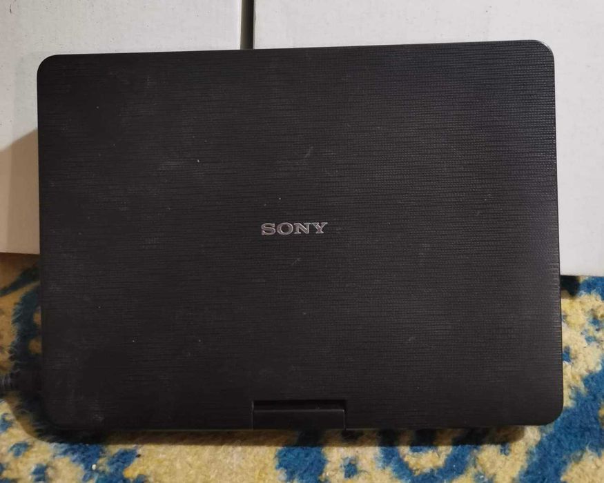 Sony DVP - FX970 Portable DVD Player 9"