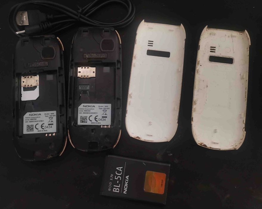 Pachet 2 telefoane Nokia 1800 butoane codate Vodafone Romania