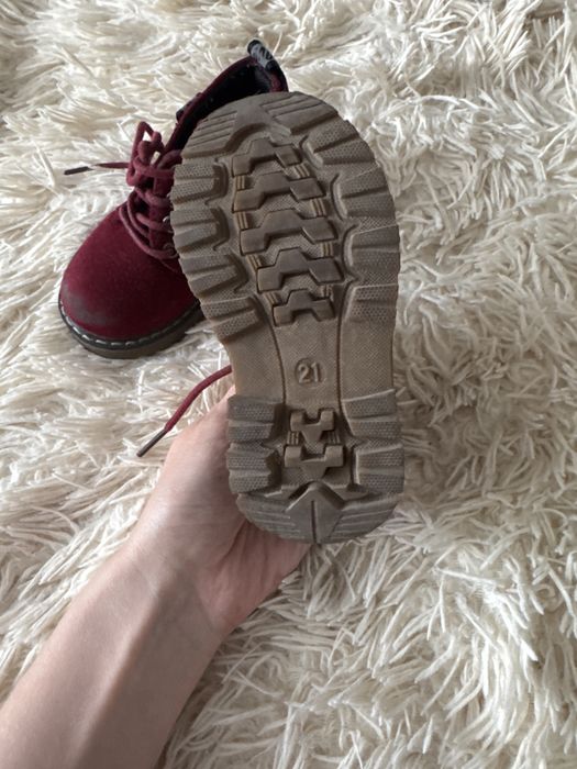 Детские маленькие ботиночки