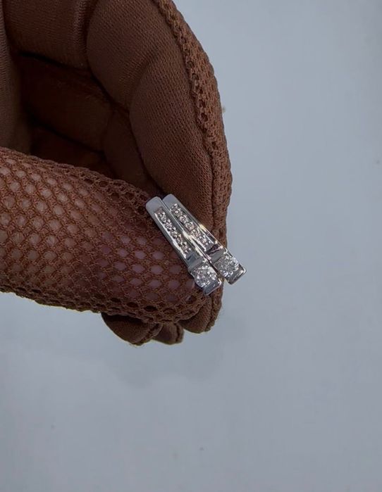 Бриллиантовые серьги из белого золота