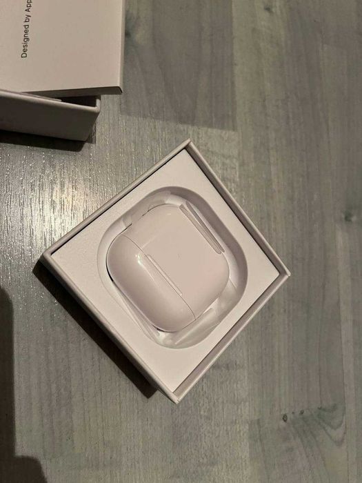 AirPods 4 слушалки за iPhone Оригинални НОВИ