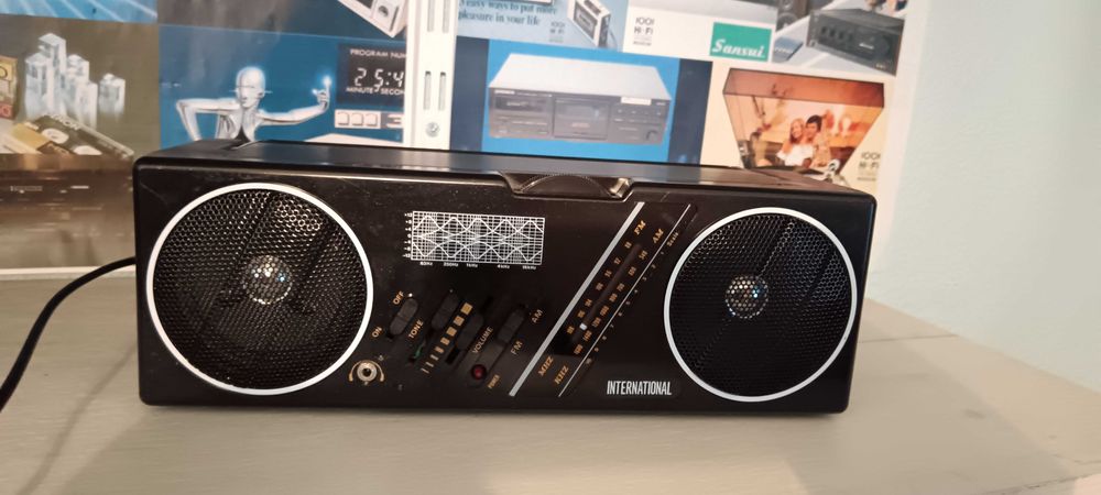 Radio Internațional AM/FM – Old Stock anii ’80 (Hong Kong)