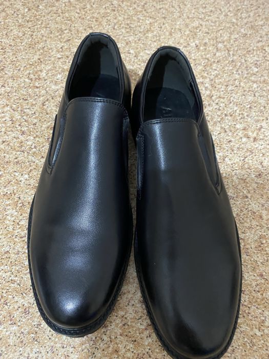 Срочно  новые  туфли  продам ,