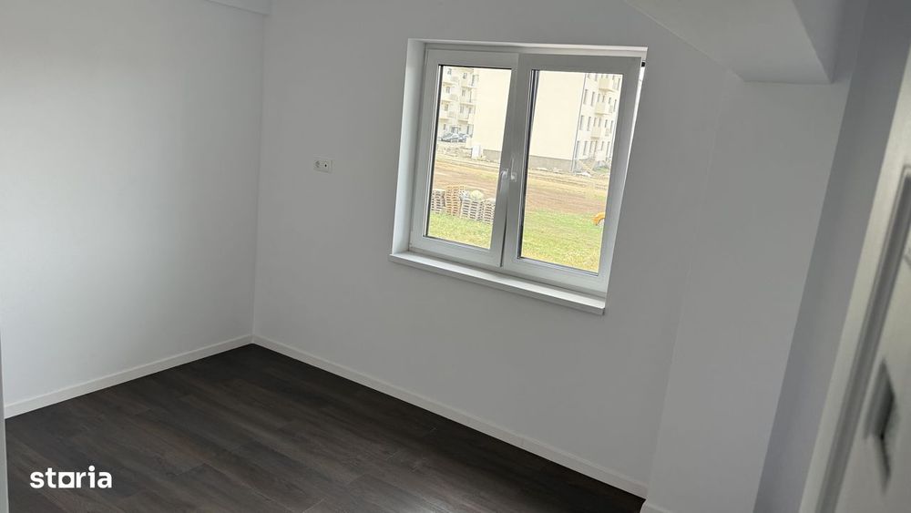 Apartament cu 2 camere, garaj și balcon — fotografia 3
