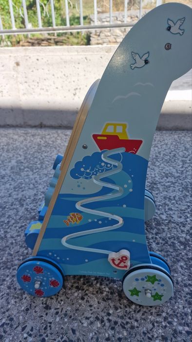 Bigjigs – Дървен уокър – Проходилка тип Монтесори с активности