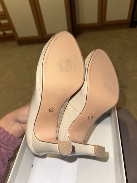 Обувки на висок ток