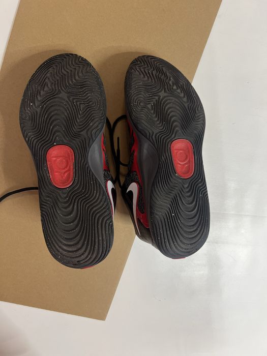 KD 17 Black and Red
