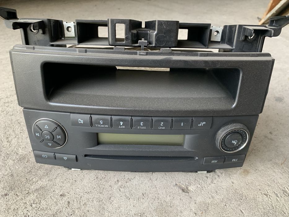 Продам магнитолу на Sprinter 906