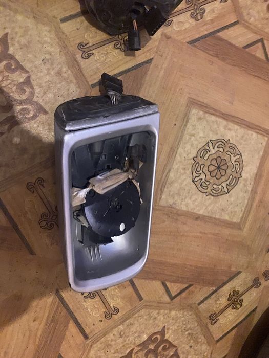 Боковое зеркало