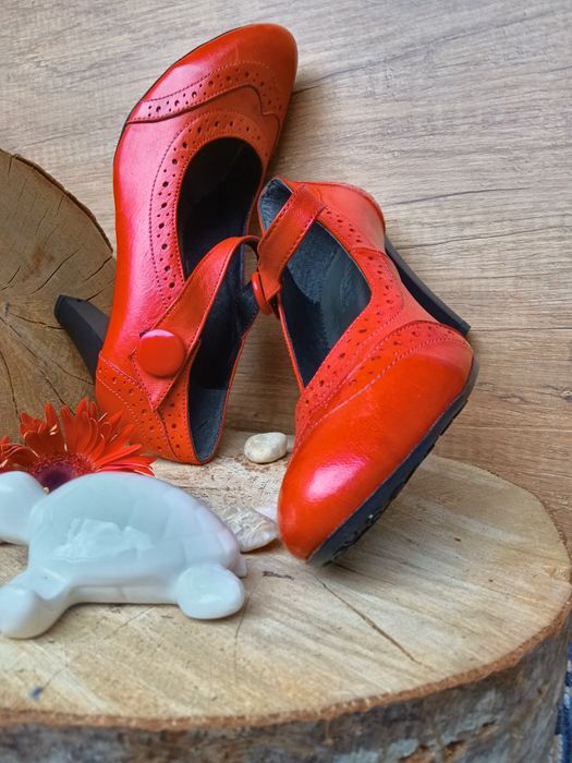 Изисканост към облеклото Ви с елегантни обувки от естествена кожа