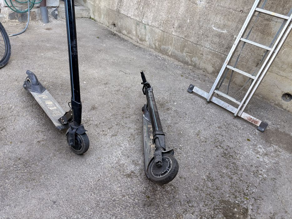 Vand 2 trotinete electrice