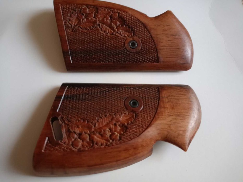 Орехови чирени (ръкохватка) за пистолет ТТ 33