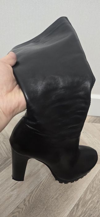 Демисезонные кожаные сапоги