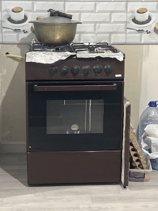 Gaz plita sotiladi srochno