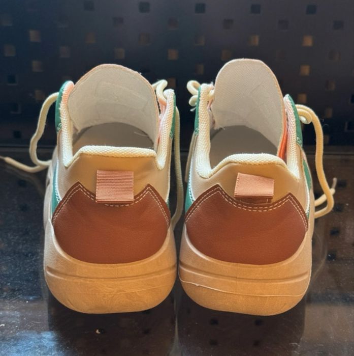 Adidasi noi model unic