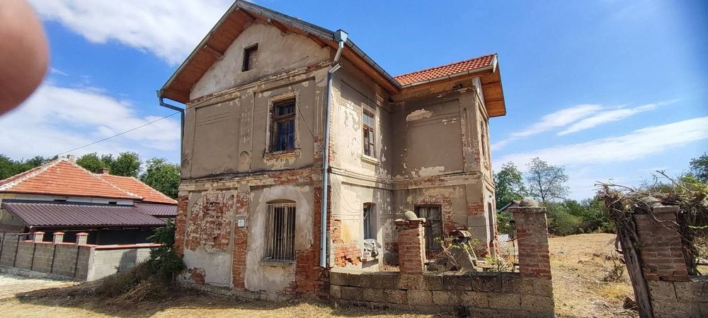 Продавам стара  тухлена къща