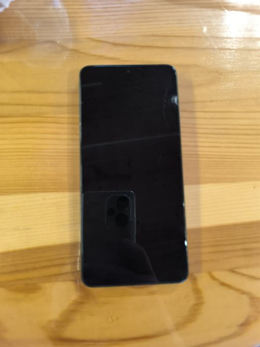 Poco x6 pro жълт 256gb със счупен екран