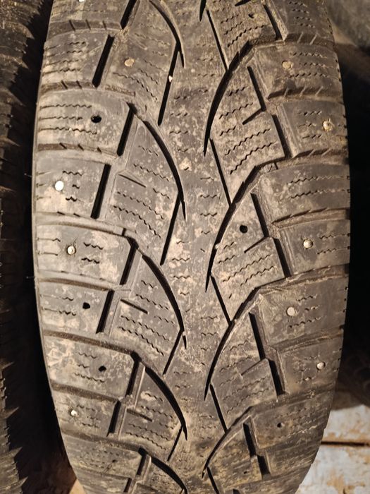 Продам 2 шины на 16