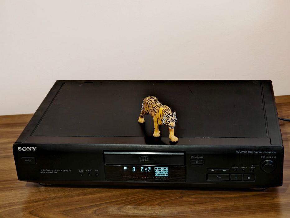 Sony CDP-XE200. Cd player. Date tehnice mari. Preț fix !