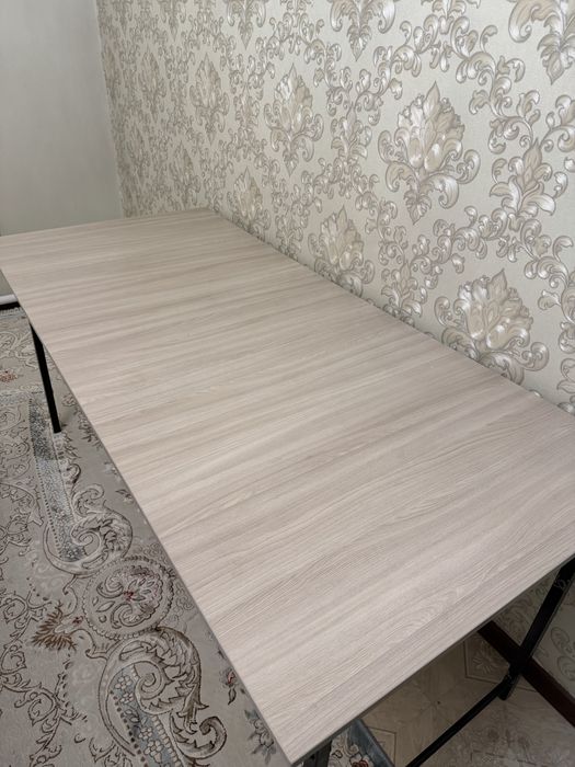 Стол - в идеальном состоянии