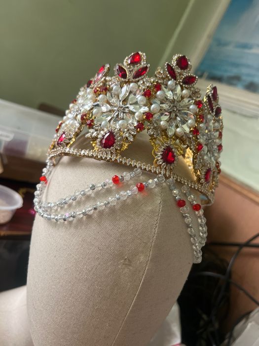 Tillaqosh sotiladi. Taqilmagan