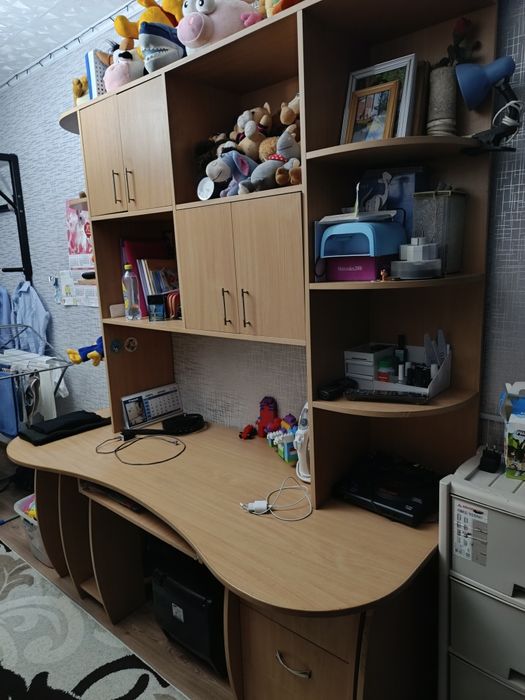 Компьютерный стол,шкаф!