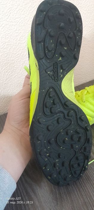 Футбольные кросовки