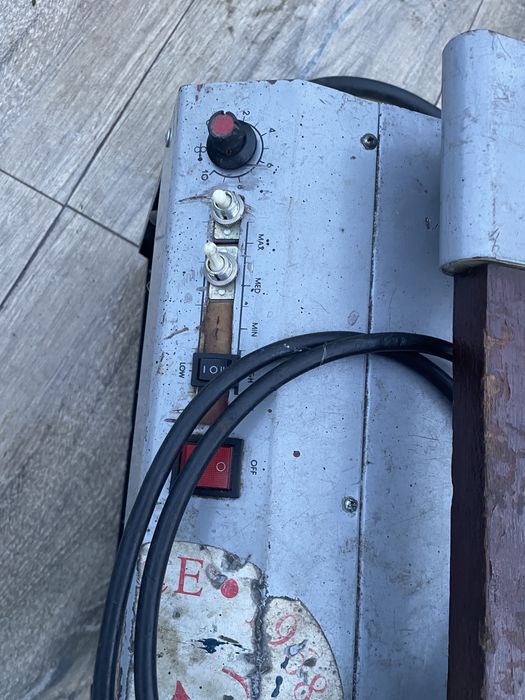 Телоподаващ електрожен заваръчен апарат