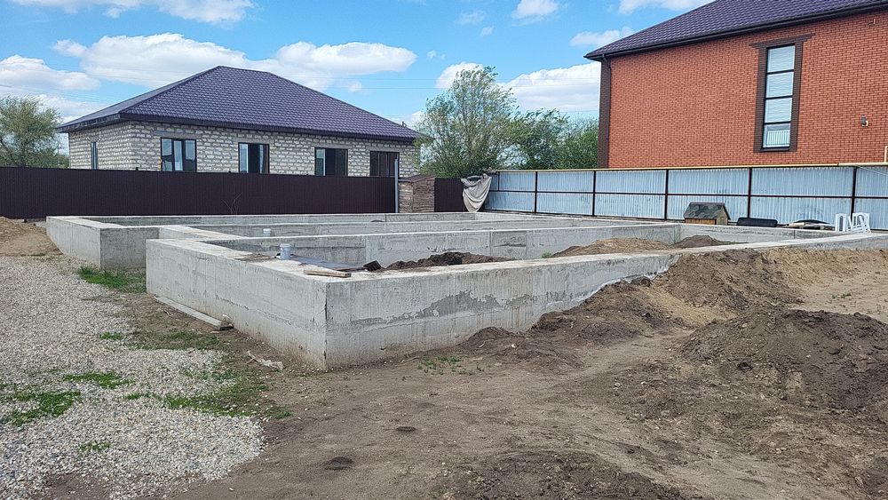 Частный дом на кирпичном