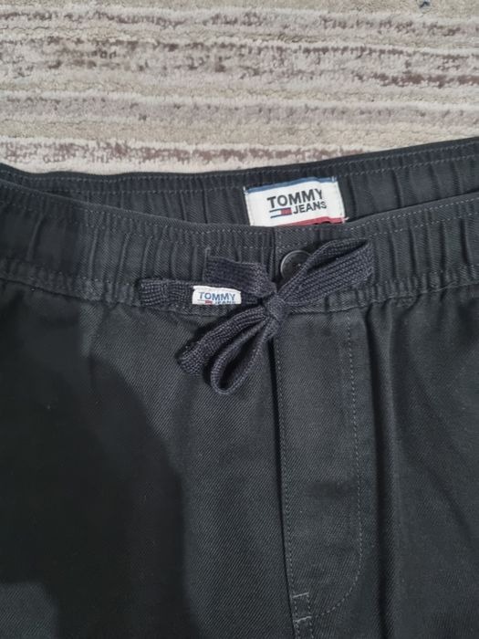 Vand pantaloni Tommy Hilfiger