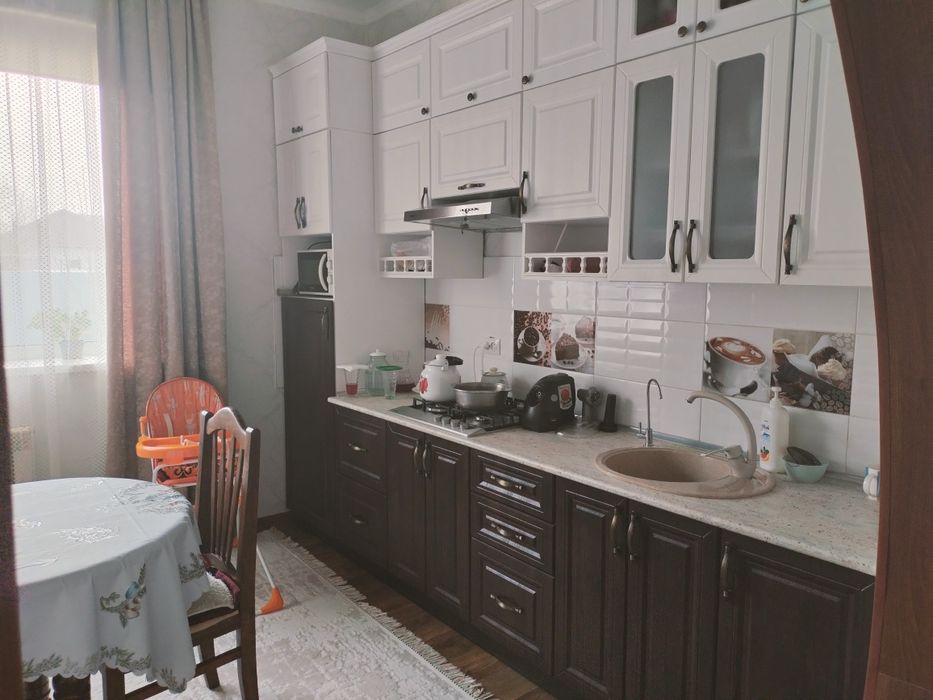 Продам дом  район гипермаркет Дина