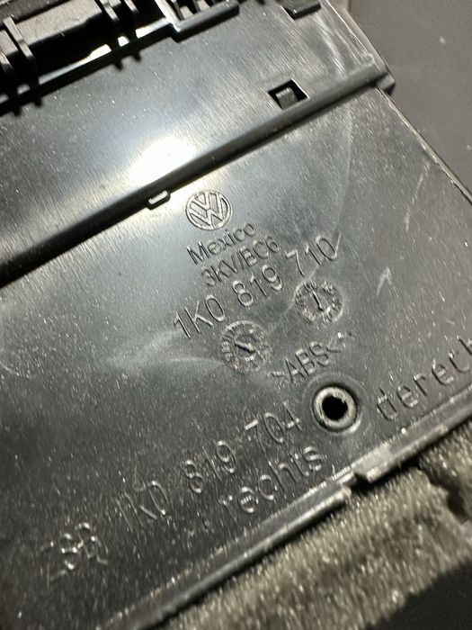 Grila ventilatie dreapta fata Volkswagen vw Golf 5 Jetta 1K0819710