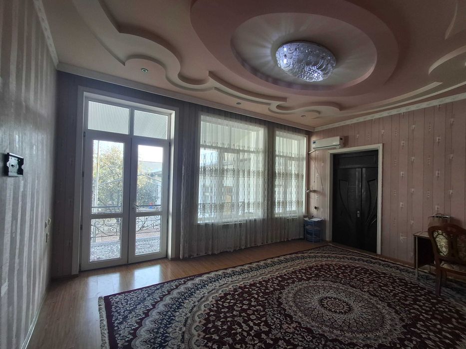 Чилонзорда ховли сотилади