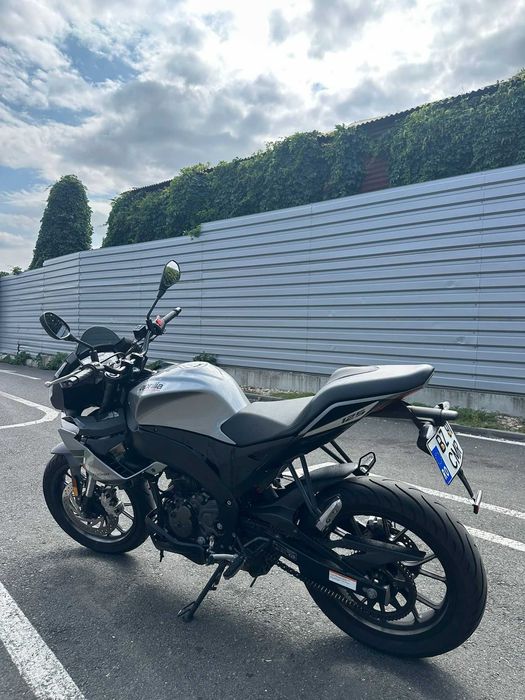 Motocicleta Aprilia Tuono 125 cc