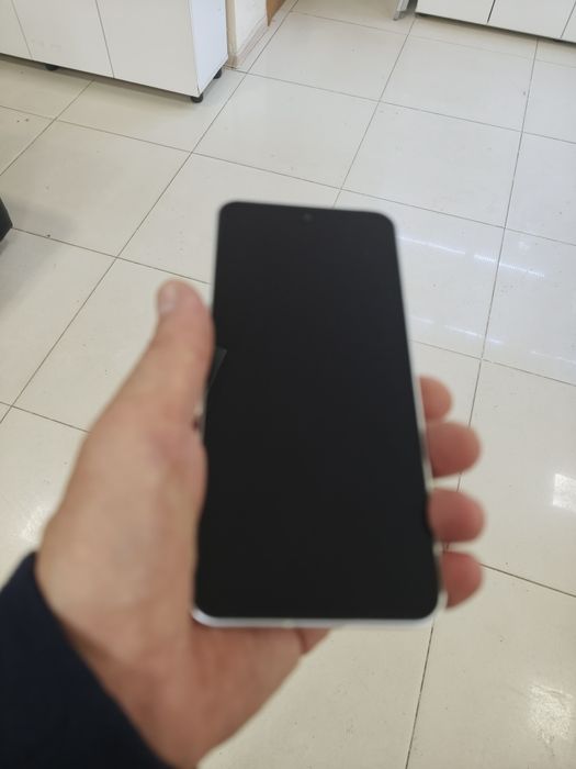 Продам смартфон Nothing phone 2. 512 г. б.у. + смарт часы CMF pro 2
