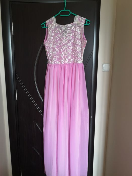 Дълга официална рокля с дантела