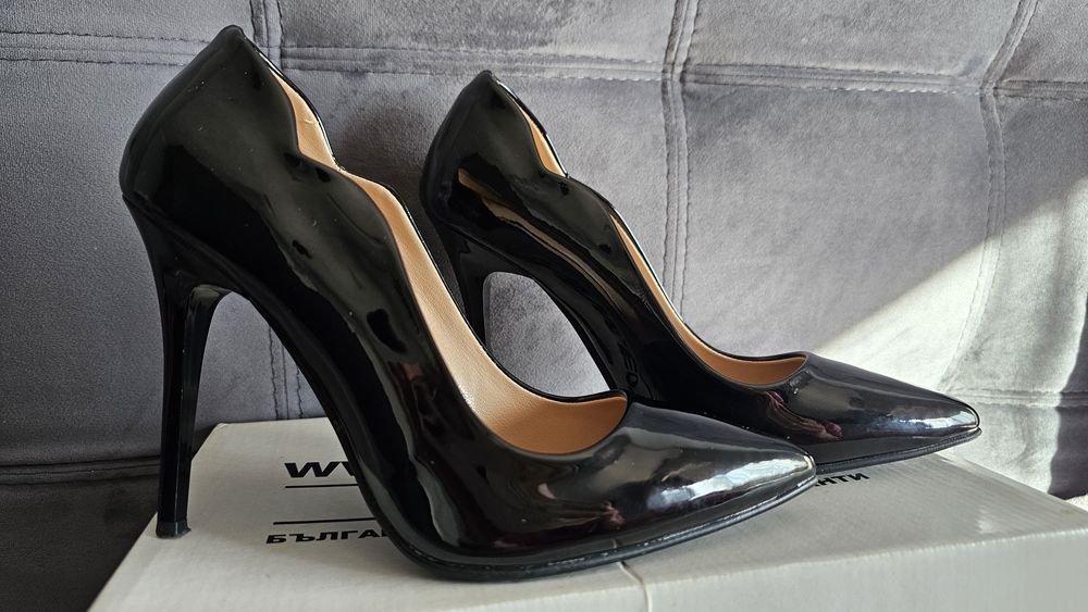 Обувки на висок ток - нови