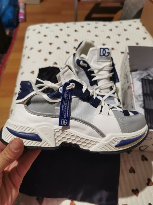 Продам детские кроссовки